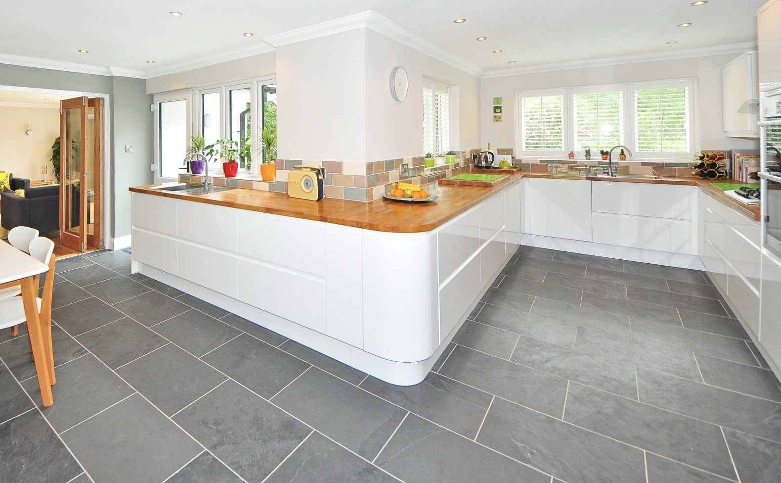 Allergy-Friendly Flooring: Carpet, Hardwood, or Vinyl for Cleaner Air?