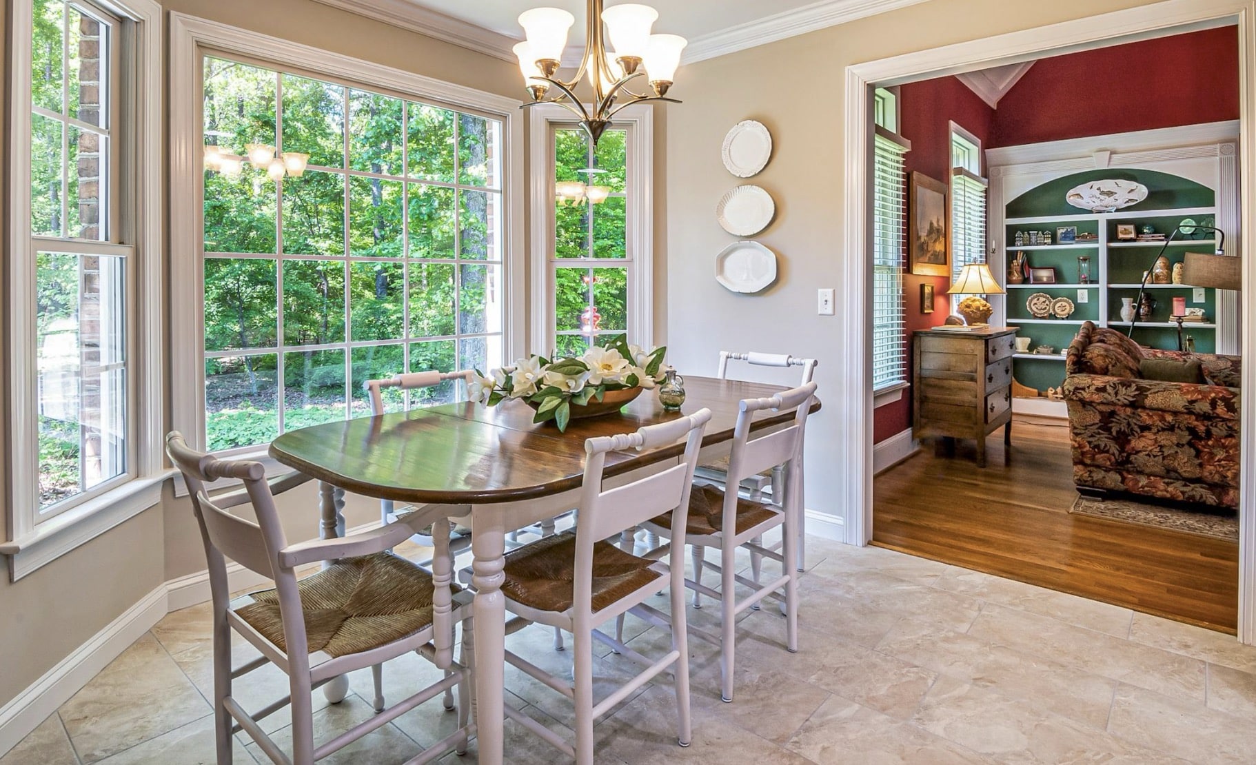 Best Flooring for Dining Rooms: Style, Comfort, and Cleanup